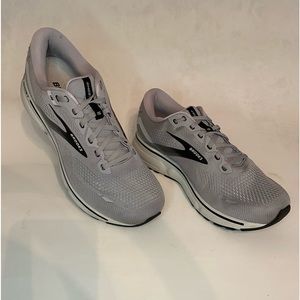 Mens Brooks Ghost 15 running shoes. Size 11 4E